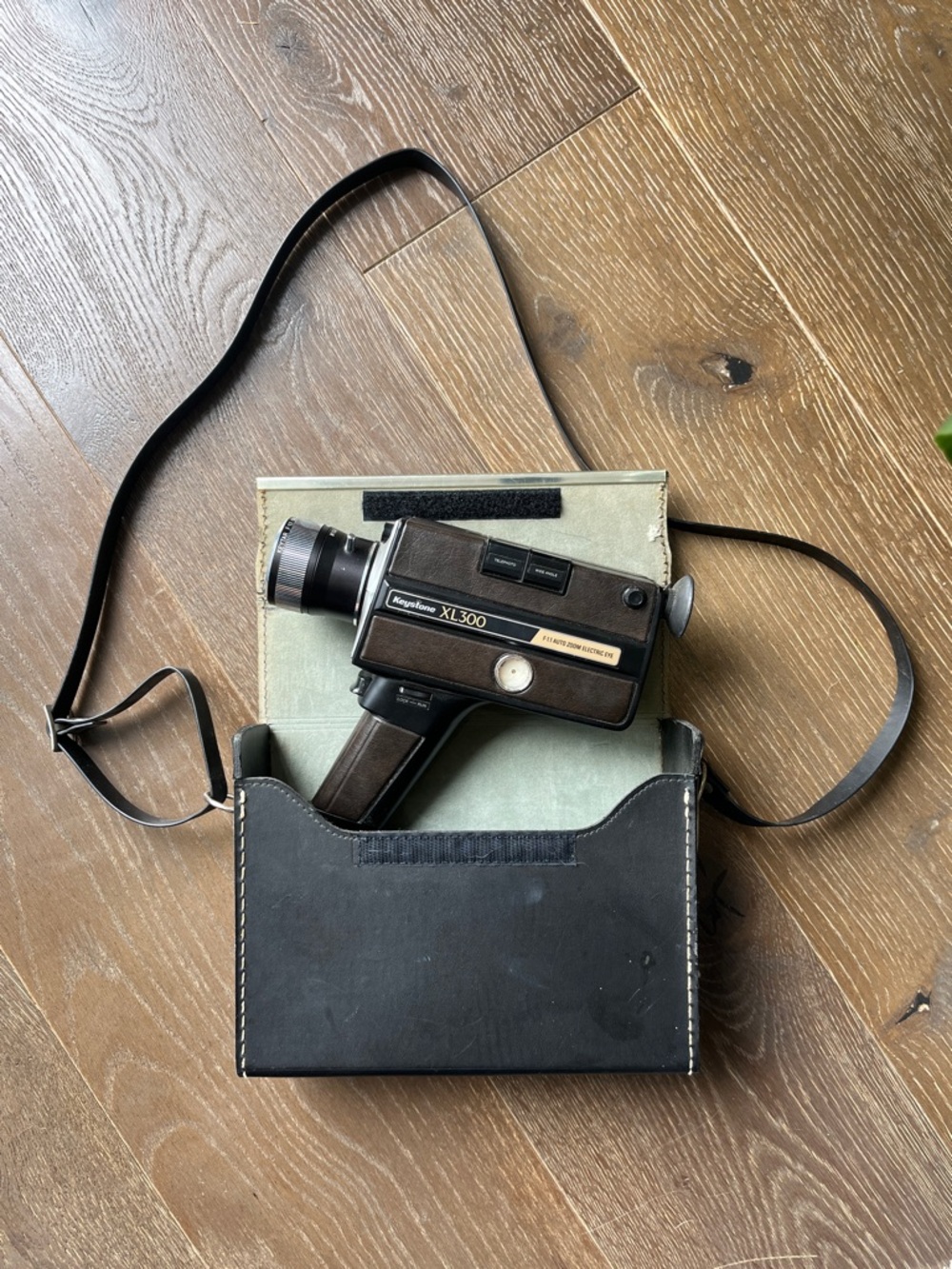 Vintage Keystone XL300 Super 8 Movie Camera + Case | 70s Retro with original bag
